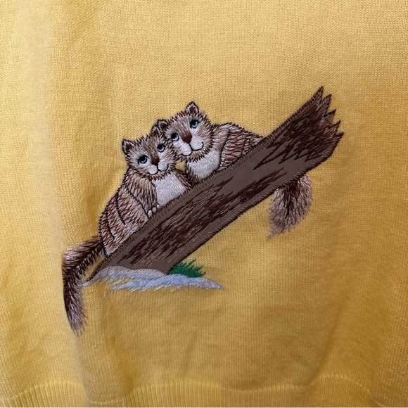 Amazing vintage yellow v neck sweater w/squirrel embr. by ADES of California - Picture 4 of 5